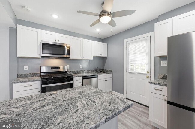 Building Photo - 4029 Grant St NE