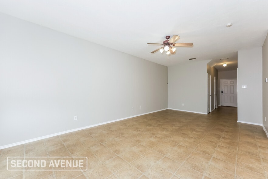 Building Photo - 6152 River Pointe Dr