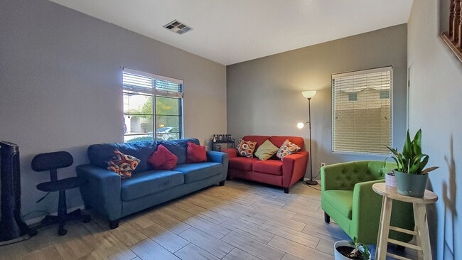 Building Photo - Gorgeous Home with Master Bedroom Downstairs!