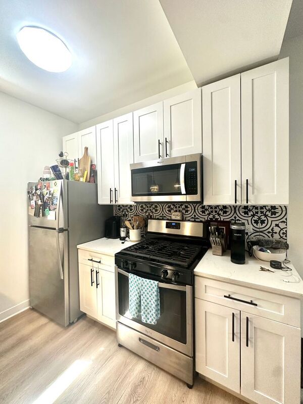 Building Photo - 1644 W Cermak Rd