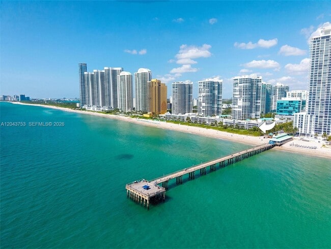 Building Photo - 16485 Collins Ave