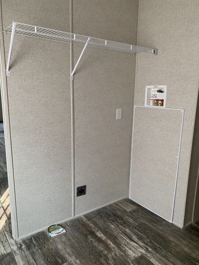 Building Photo - 325 Belew St