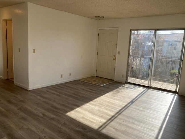 Building Photo - 1518 Moorpark Ave