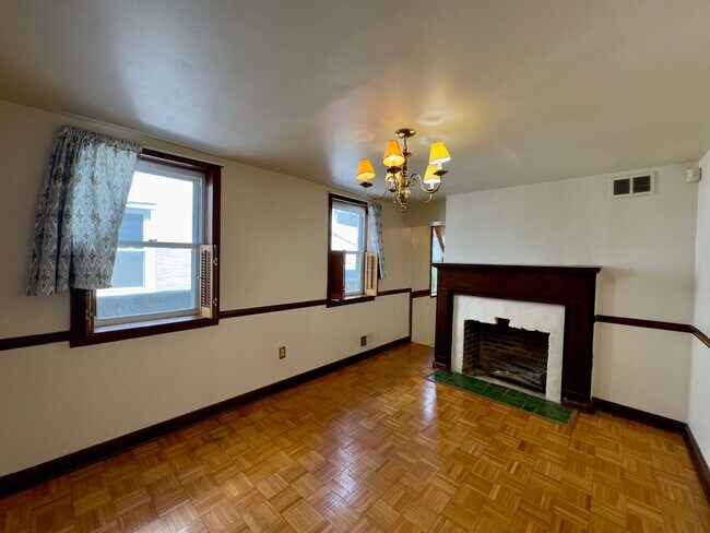 Building Photo - 331 S Ann St