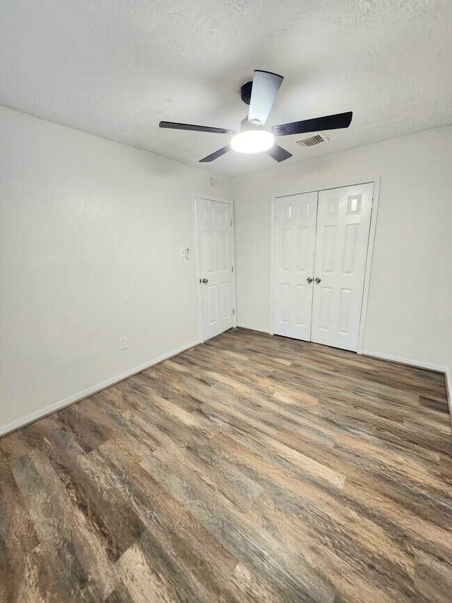 Building Photo - 10045 Emerald Creek Dr