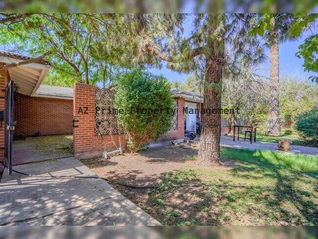 Building Photo - 351 E Encanto Dr