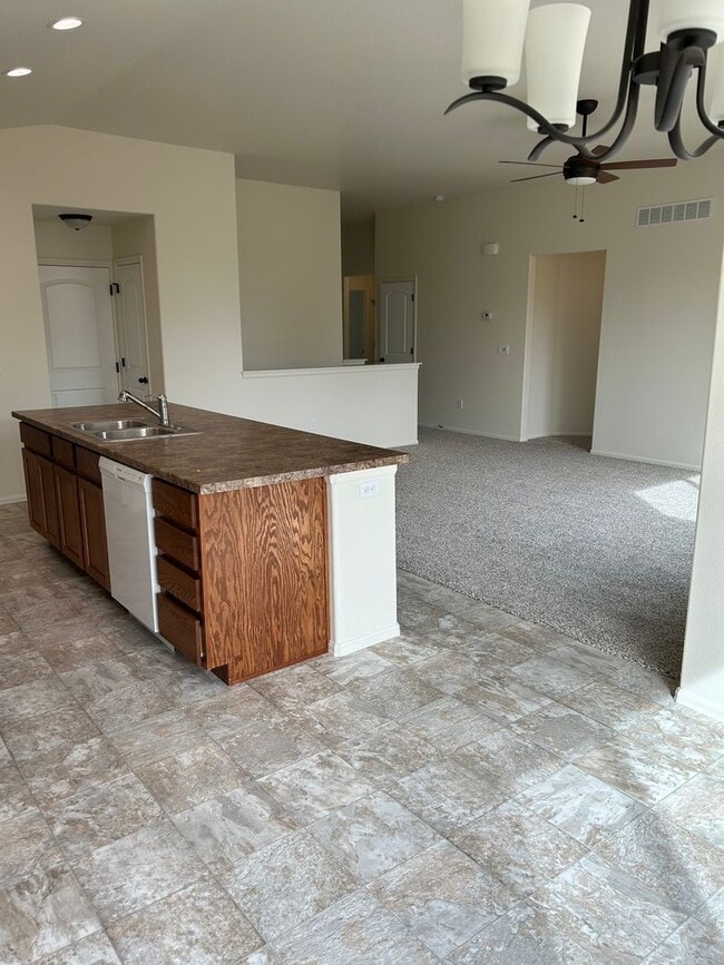 Building Photo - 3 bedroom, 2 bath Ranch floor plan.