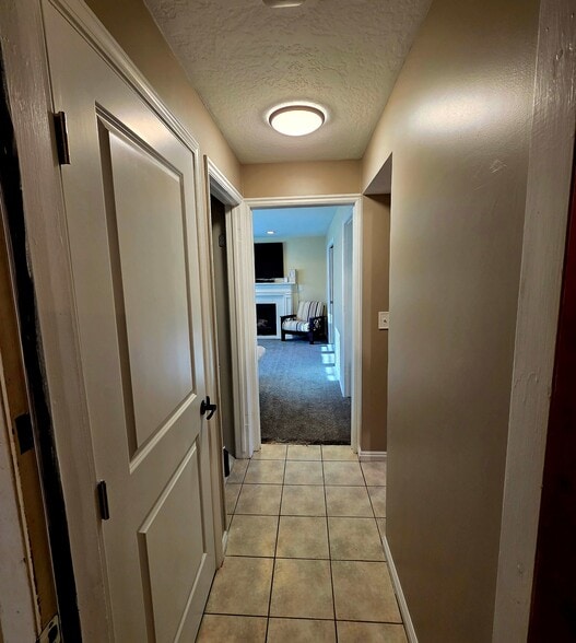 Building Photo - 2205 Buttonwood Dr