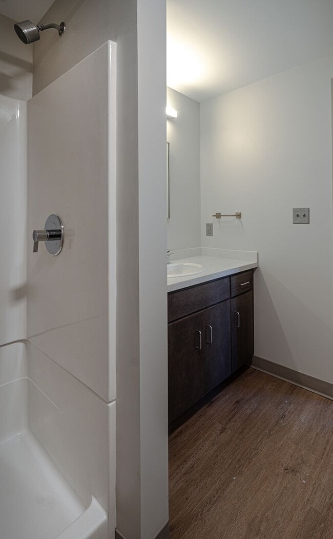 Building Photo - Bright Studio Apartment - Brattleboro, VT. $1450/month, 425 sq.ft. ALL UTILITIES INCLUDED- Availa...