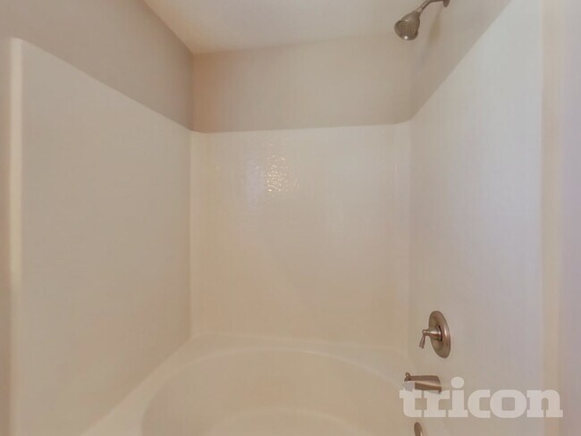 Building Photo - 2934 Hawick Commons Dr