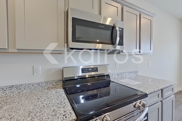 Building Photo - 2241 Banyon Cir