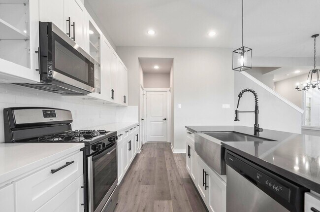 Building Photo - 8440 Berry Brush Ln