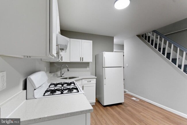 Building Photo - 3739 N Franklin St