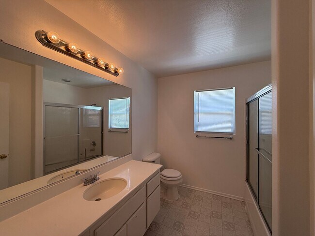 Building Photo - Palmdale 4 Bedroom + 3 Bath