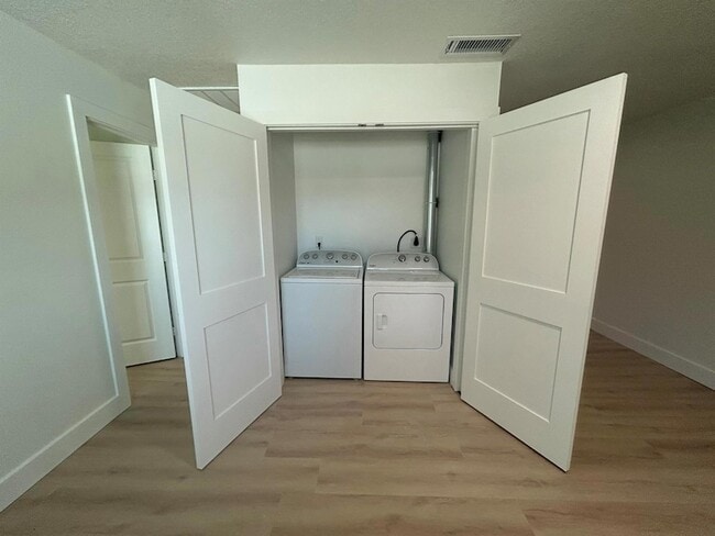 Building Photo - 2147 Sibley Ave