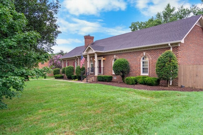 Building Photo - 105 Walnut Ct