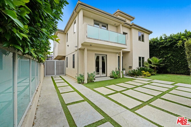 Primary Photo - 841 N Crescent Heights Blvd