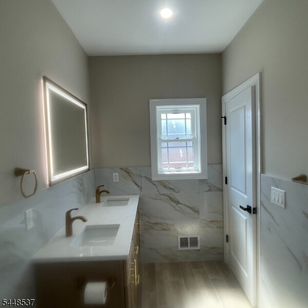 Building Photo - 1297 Avy St