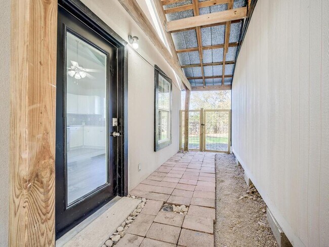 Building Photo - 14806 Longbranch Dr