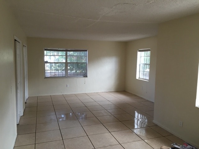 Building Photo - Great location on E Sunrise blvd cross street from Publix !!!!