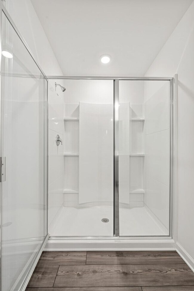 Building Photo - Victoria Heights - 5 bedroom -For Rent $2350