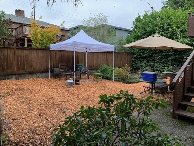 Building Photo - W55-56