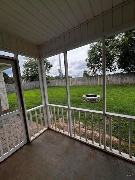 Building Photo - 306 Hummingbird Ln
