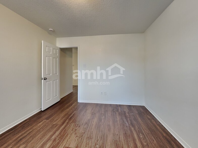 Building Photo - 16973 Scenic Knoll