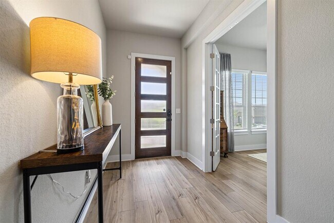 Building Photo - 708 Pinnacle Dr