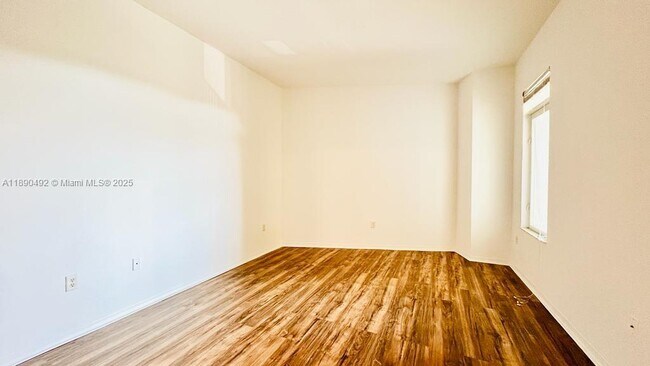 Building Photo - 1203 Town Center Dr