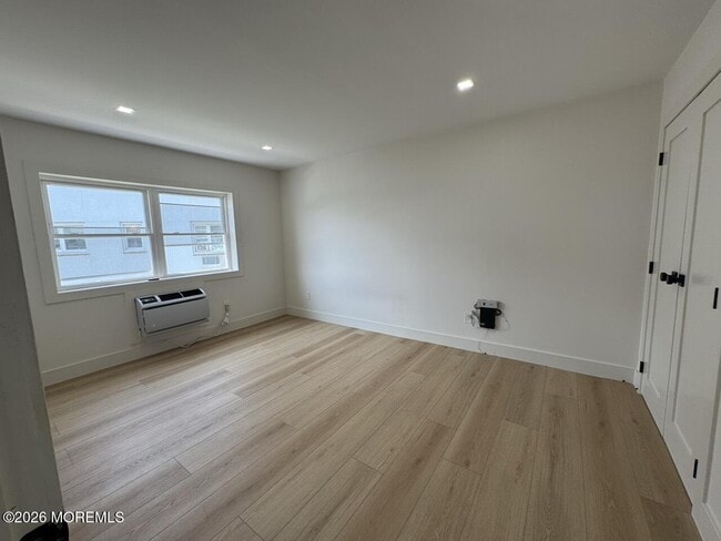 Building Photo - 1217 Ocean Ave N