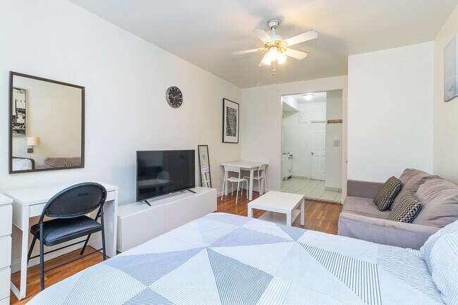 Building Photo - 1566 2nd Ave