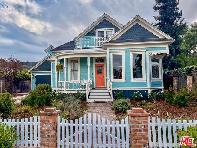 Building Photo - 370 Main St