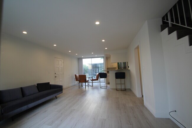 Building Photo - 1724-1728 Montana Ave