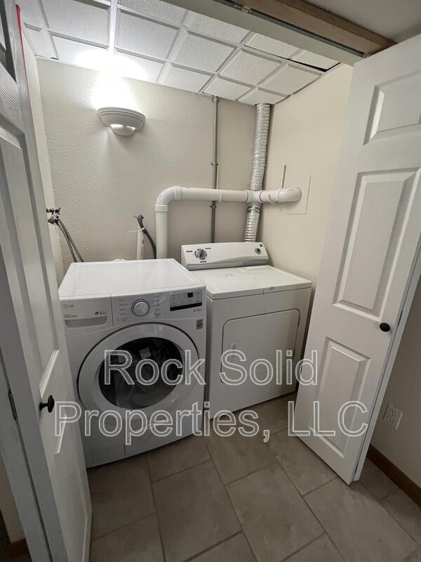 Building Photo - 7800 Happy Jack Rd