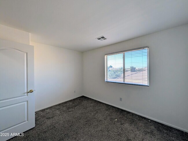 Building Photo - 3848 E Pollack St