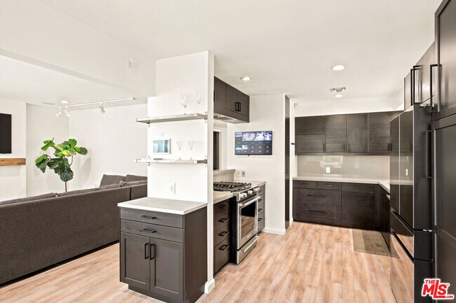 Building Photo - 23 Privateer St