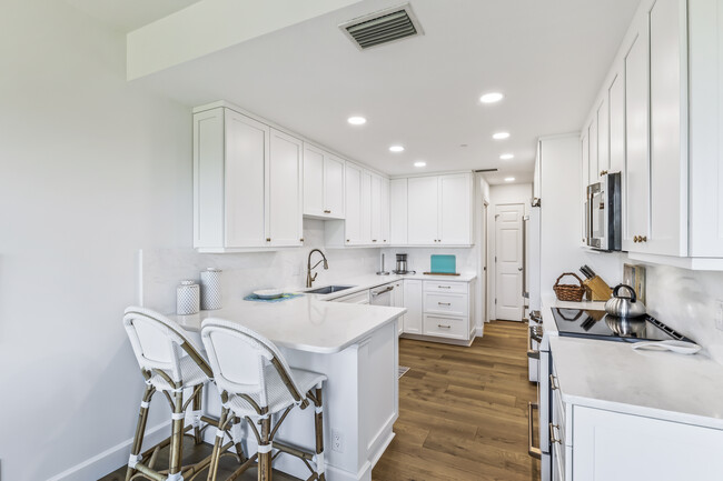 Building Photo - 786 Beach View Dr