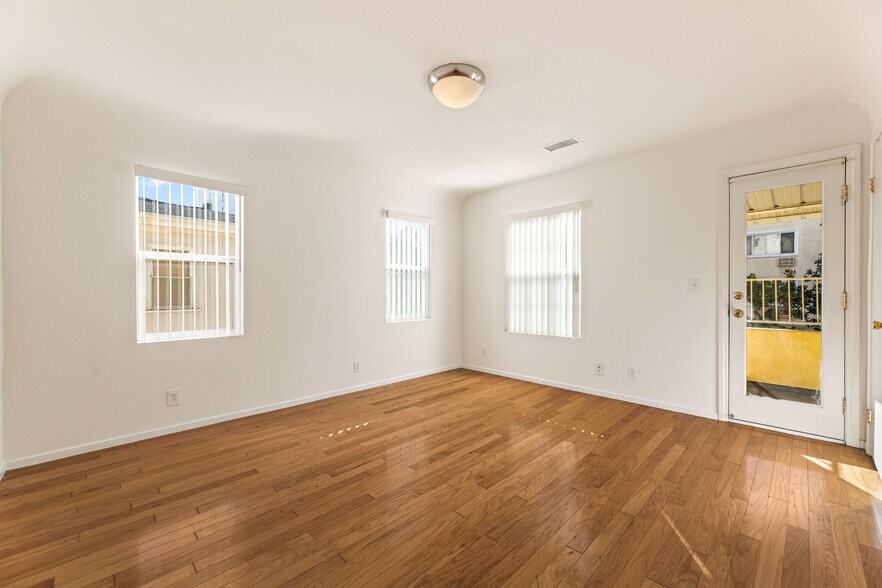 Living Room - 3611 1/2 W 4th St