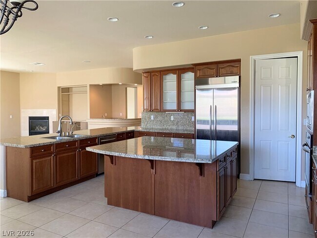 Building Photo - 10660 Lago Cantini St