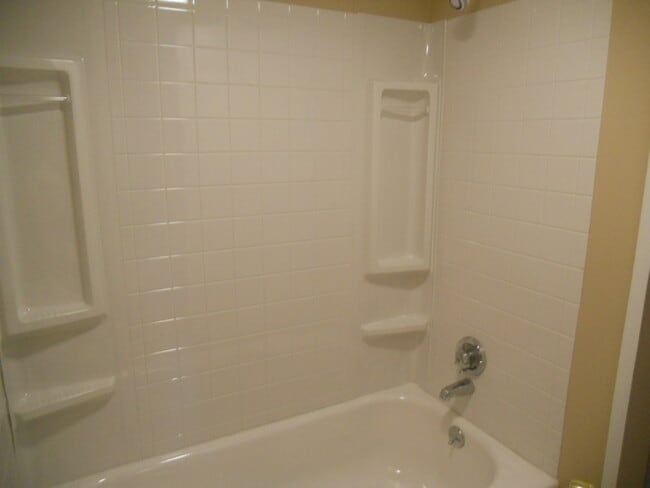 Building Photo - Stoneham Mass 1 Bedrm Condo Rental