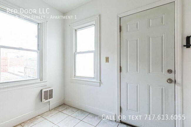 Building Photo - 443 N 10th St