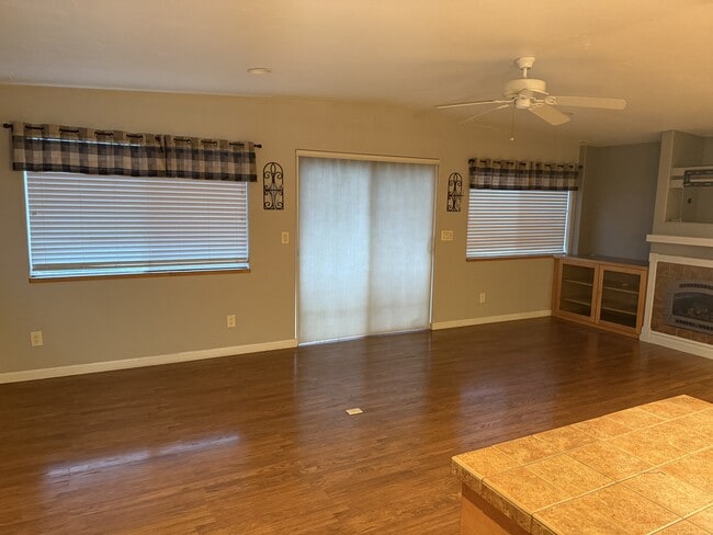 Building Photo - 111 E Driftwood Circle East