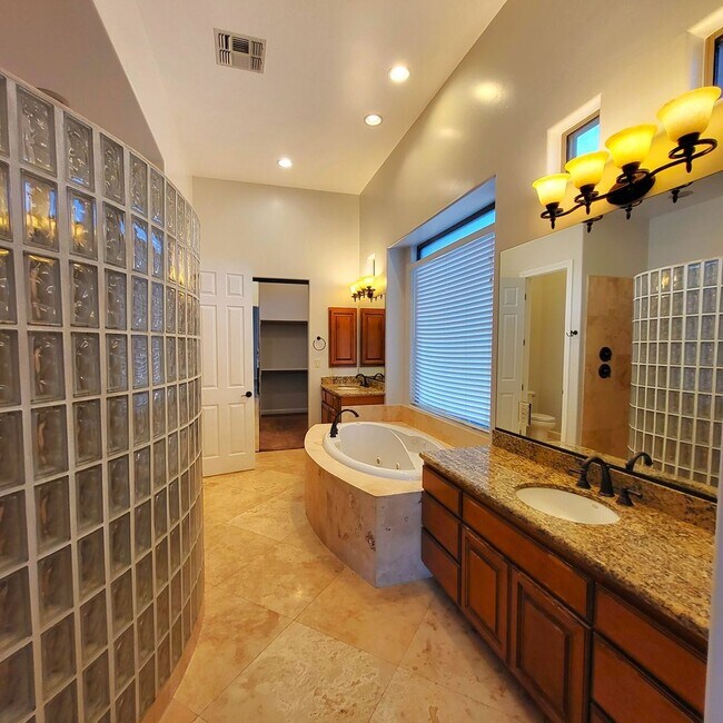 Building Photo - FIRST 2 WEEKS RENT FREE!!! BEAUTIFUL HOME ...