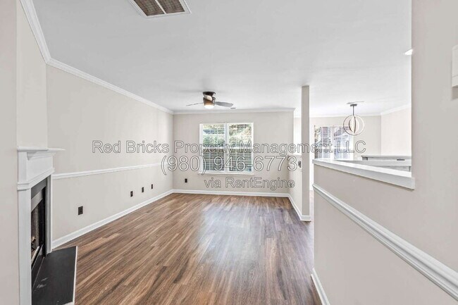 Building Photo - 10212 University Park Ln