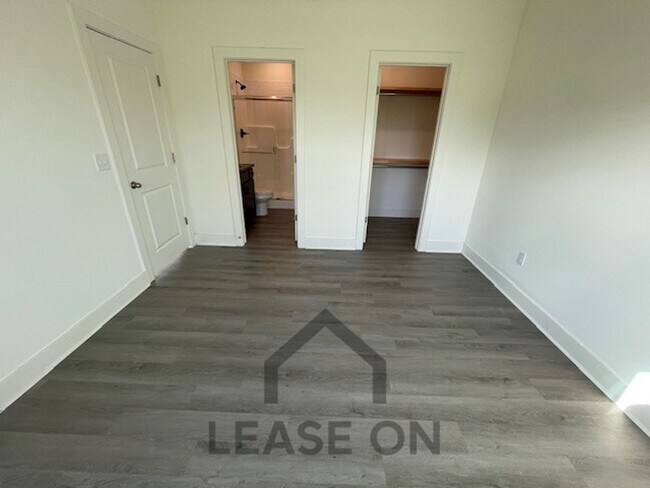 Building Photo - 1753/55 Hickory