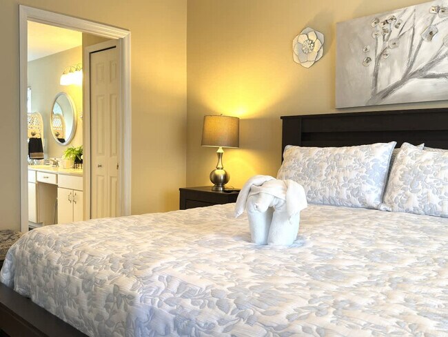 Building Photo - 900 Oxford Dr