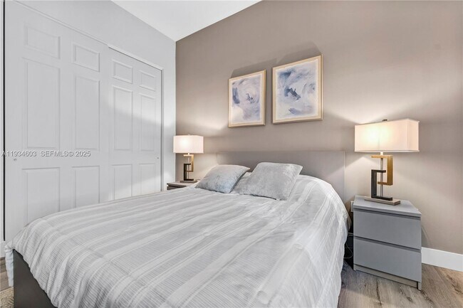 Building Photo - 5046 SW 162nd Ave