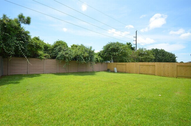 Building Photo - 23207 Dewflower Dr