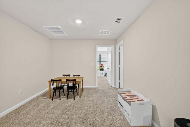 Building Photo - 5652 SE Edgewater Cir